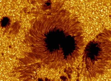 Sunspot snapshot reveals mystery filaments