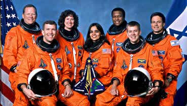 Space shuttle crew hailed as heroes