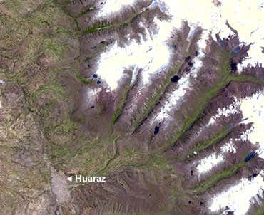 Glacier crack places Peruvian city in peril
