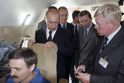 Russian president Vladimir Putin inspects the interior of the Kliper mock-up on 19 August 2005