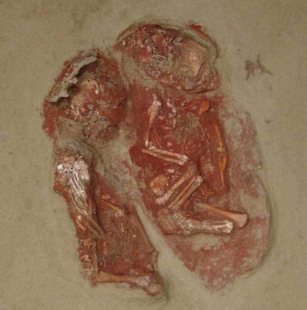 Ice age 'twins' found in ancient burial ground