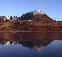 The Sverrefjell volcano at 80° N on Svalbard (Norway) erupted through a thick ice sheet about 1 million years ago. Photo: Kjell Ove Storvik/AMASE