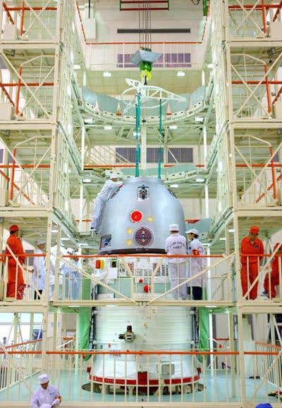 Engineers join the re-entry and propelling modules of Shenzhou IV at the Jiuquan centre on 30 July 2005 