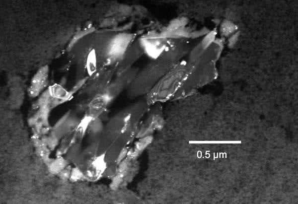 Olivine, a compound of iron, magnesium and other elements, forms at temperatures of about 1100°C – its presence in the icy Comet Wild 2 is surprising