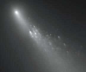 Hubble captures comet in act of breaking up