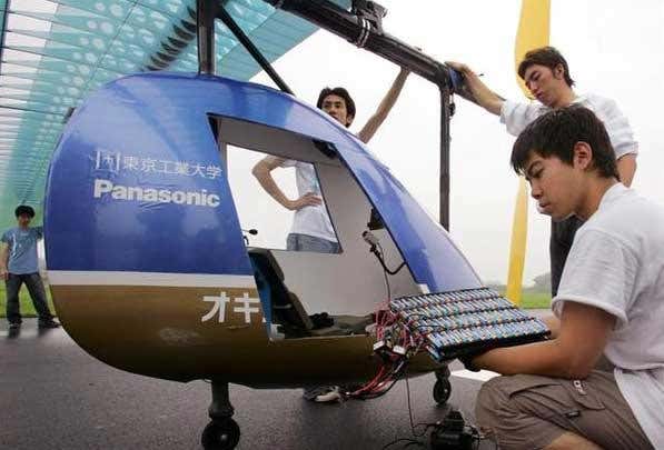 160 AA batteries were used in serial to power the aircraft (Reuters/Yuriko Nakao)