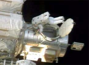 Shuttle astronauts complete final spacewalk