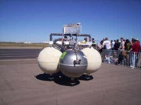 Rocket topples over in lunar lander competition