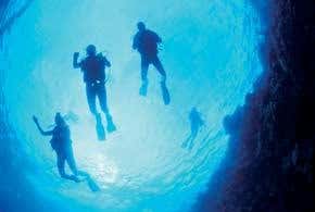 Wireless modem links underwater adventurers