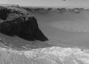 Mars rover snaps panorama of yawning crater