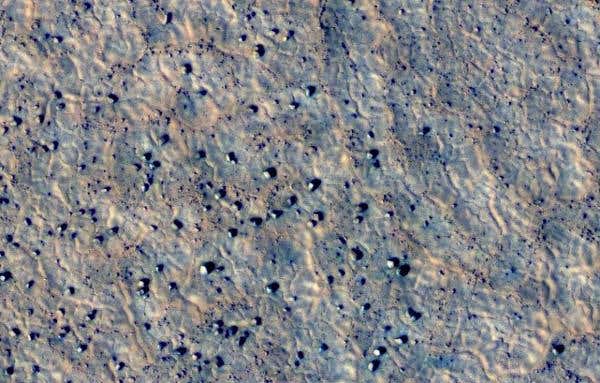 A close-up shot of the boulders taken by the MRO reveals rocks as small as just under 1 metre across