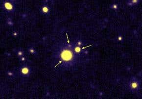 Tight-knit trio of quasars discovered