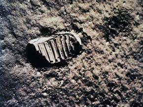 Dose of crystals could make Moon base self-sufficient