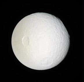 Saturn moon 'sandblasts' its neighbours white