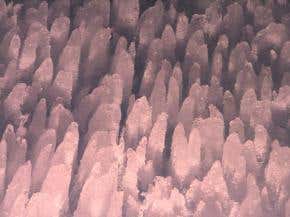 Spiky glaciers are slower to melt