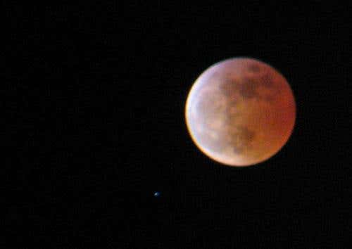 Chris North, a graduate student at Oxford University, UK, took this image of the blushing Moon through binoculars
