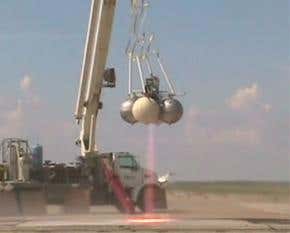 Mock lunar lander hovers for record time