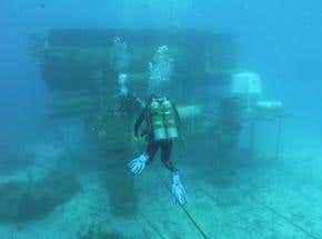 'Aquanauts' train for future space trips in underwater lab