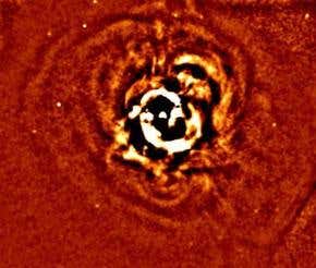 Booming sound waves heat up galaxy cluster