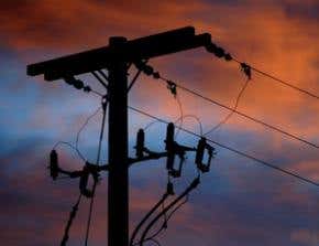 Spy planes to recharge by clinging to power lines