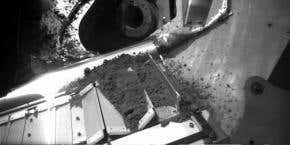 Phoenix Mars lander bakes third soil sample