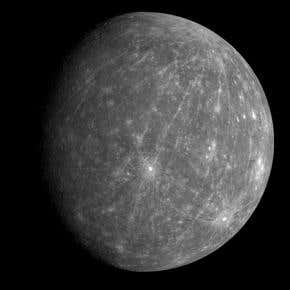 Messenger finds web of debris on Mercury