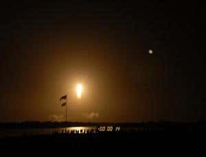Shuttle blasts off to upgrade space station