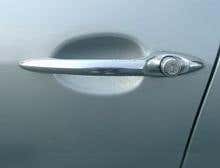 Intelligent car door clams up when danger's about