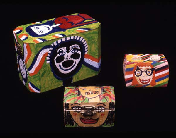 Toward the end of his life, the figures in VW's paintings and sculptures bore little resemblance to real people with natural expressions. He also was limited in his range of motion and, in order to paint, he propped brushes against his waist. He died in 2004 