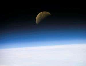 Inflatable tower could climb to the edge of space