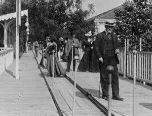 How the moving walkway nearly overtook the Metro