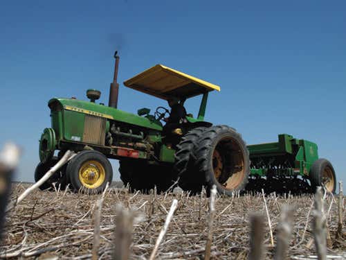 No-till systems sow crops without ploughing, keeping water in the soil 