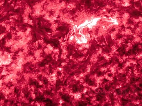 The extreme ultraviolet light emitted by ionised helium indicates a temperature near 80,000 degrees Celsius.