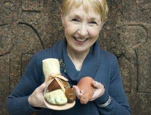 Mummies' false toes put a spring in amputees' step