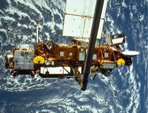 Hardy 6-tonne satellite falls to Earth