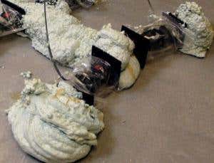 Robot builds its own body from sprayable foam