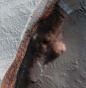 Airbursts trigger dust avalanches on Mars