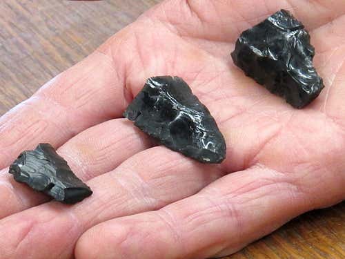 Western Stemmed projectiles found in the Paisley Cave, Oregon, date to 13,000 years ago (Image: Jim Barlow)