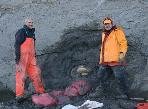 Joe Kirschvink and Peter Ward extracting a large ammonite