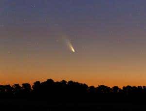 Naked-eye comet offers glimpse of solar system's edge