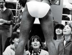 Woman WLTM tall, broad man. Big penis preferred