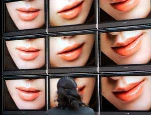 Face-reading system watches you watching ads