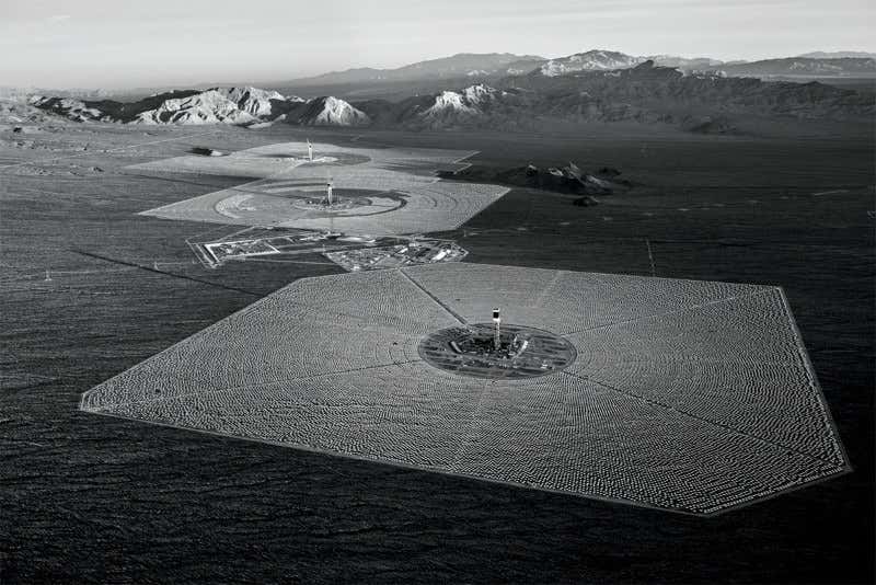 Sunflower mirrors power California's desert farm