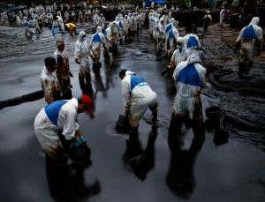 Crude-oil spill blights idyllic Thai island