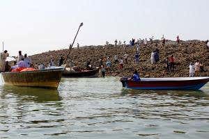 Pop-up island emerges from the sea after earthquake