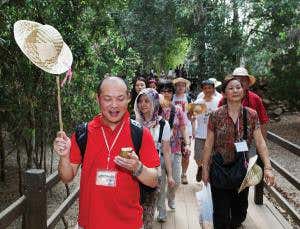 Take virtual 3D tours of tourist sites with Wikipedia