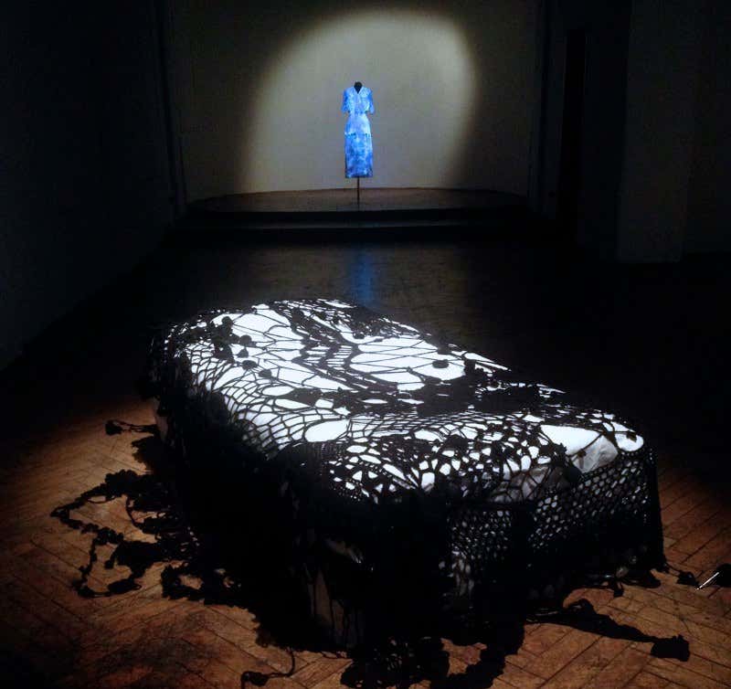 Cosy quilts made of killer superbugs