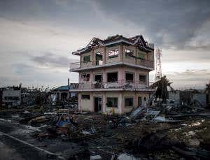 Social media helps aid efforts after typhoon Haiyan