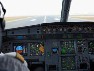 Cockpit computers are sapping pilots' ability to fly