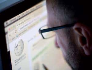 Unmask Wikipedia sock puppets by the way they write